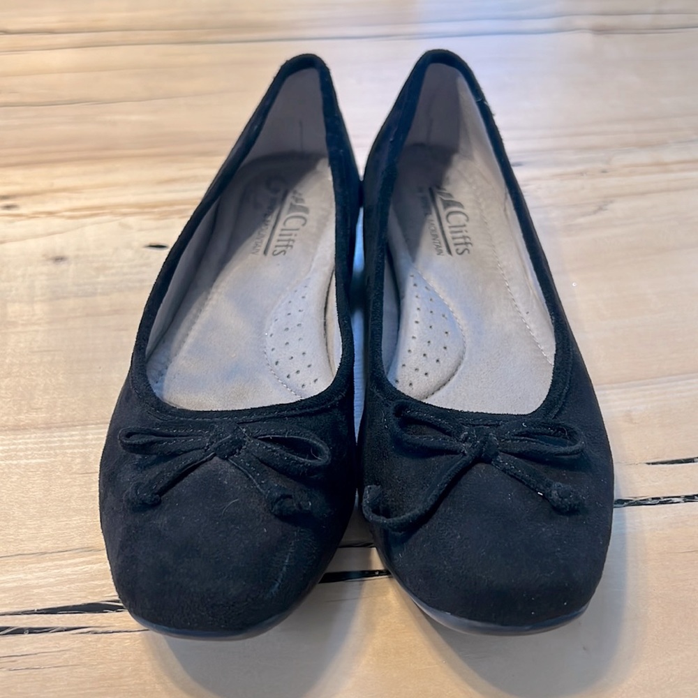 Cliffs by White Mountain Suede-like Flats